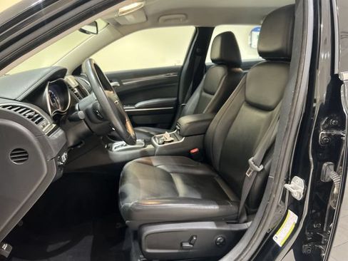 Used 2019 Chrysler 300 Touring L w/ Quick Order Package 22F RWD image 17