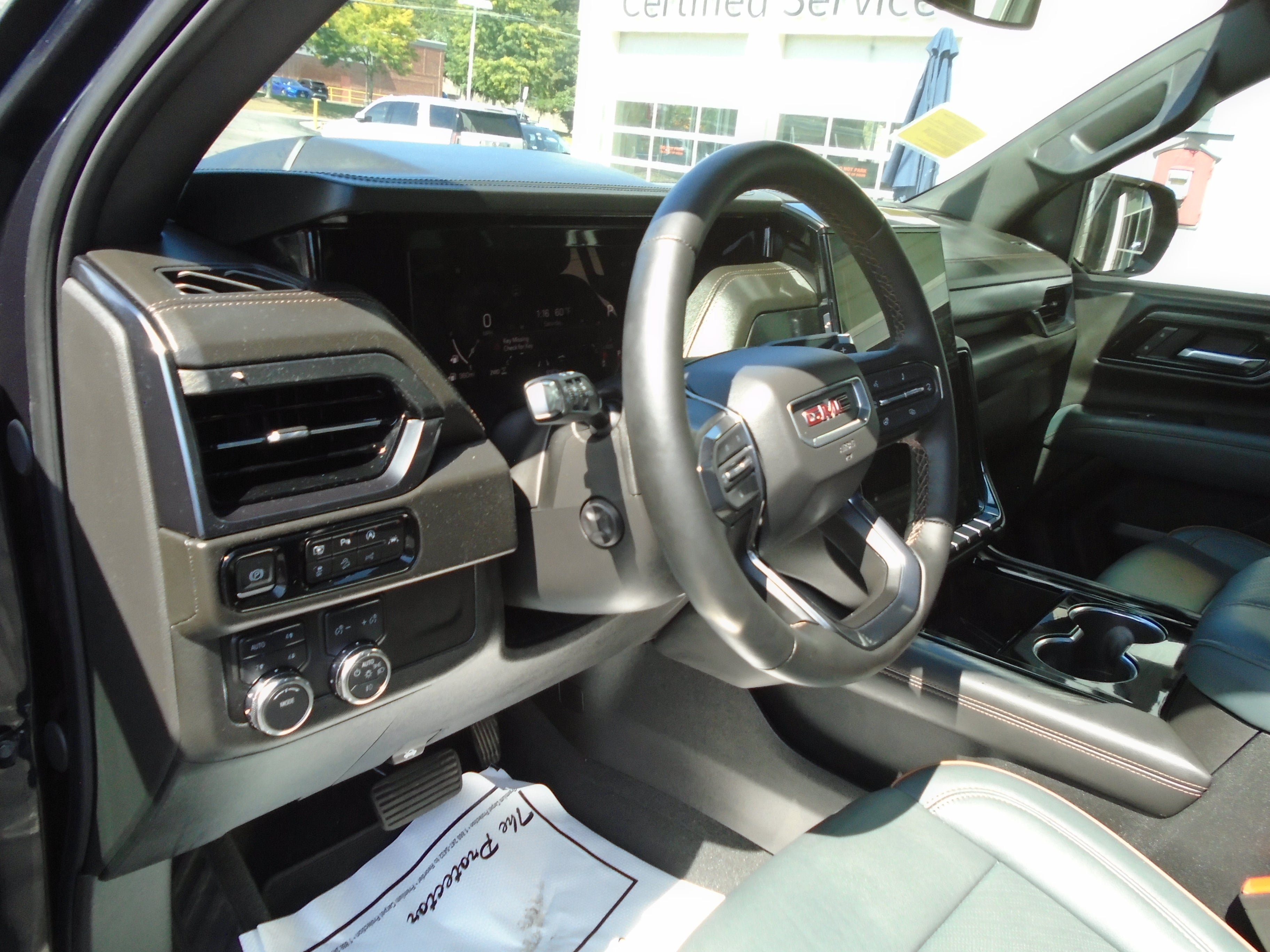 Used 2025 GMC Yukon AT4 AWD/4WD image 60