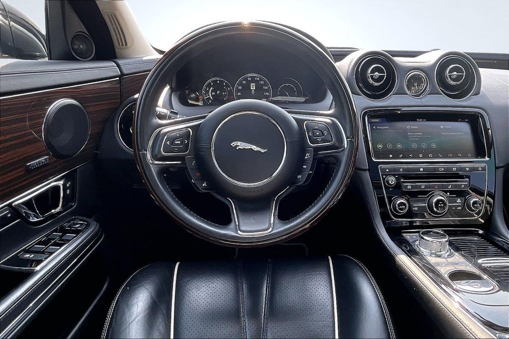 Used 2018 Jaguar XJ R-Sport RWD image 10