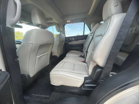 Used 2018 Ford Explorer Platinum AWD/4WD image 8