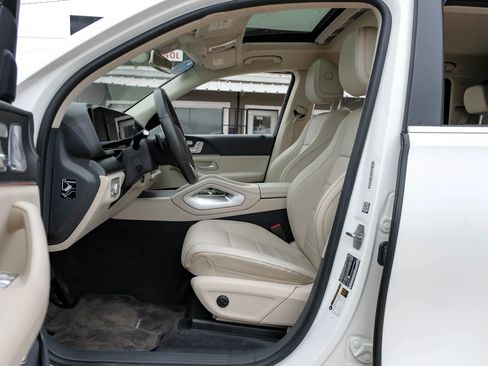 Used 2020 Mercedes-Benz GLS 450 4MATIC image 4