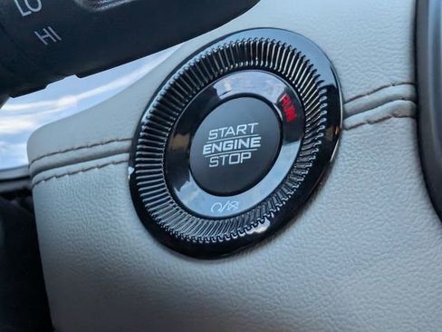 Used 2025 Jeep Compass Limited image 18