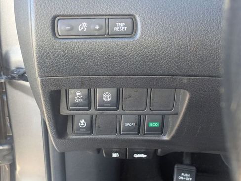 Used 2022 Nissan Rogue Sport SV image 16