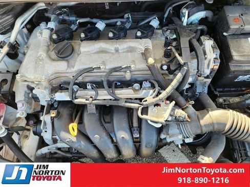 Used 2021 Toyota Corolla LE image 32