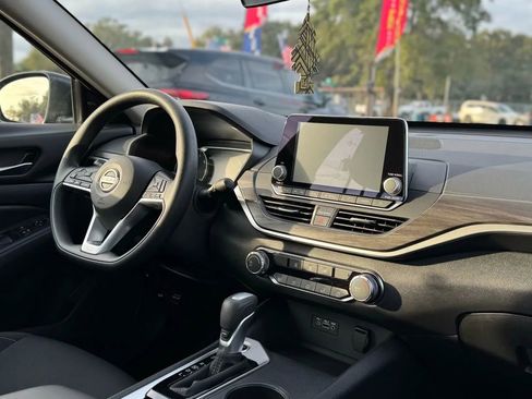 Used 2025 Nissan Altima 2.5 SV image 8