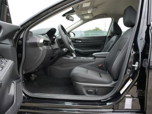 Used 2025 Nissan Altima 2.5 SV FWD image 16