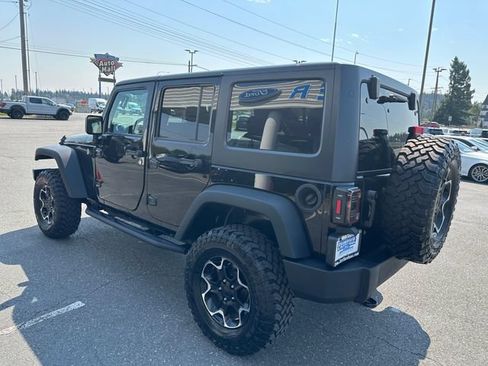 Used 2016 Jeep Wrangler Unlimited Rubicon w/ Connectivity Group AWD/4WD image 4