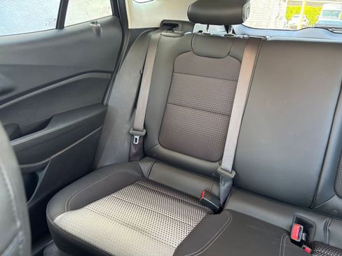 Used 2025 Chevrolet Trax LT w/ LT Convenience Package FWD image 38