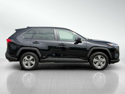 Used 2024 Toyota RAV4 LE AWD/4WD image 8