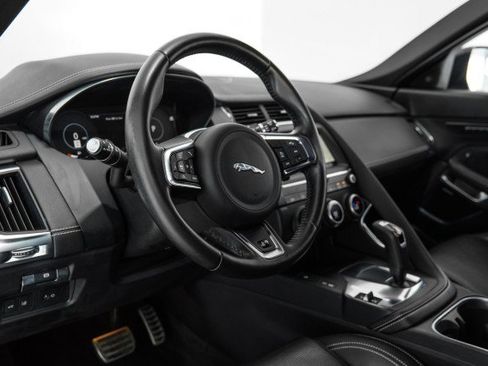 Used 2019 Jaguar E-PACE R-Dynamic SE image 13