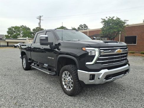 Used 2024 Chevrolet Silverado 2500 LTZ w/ LTZ Convenience Package image 4