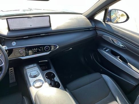 Used 2023 Genesis GV70 2.5T w/ Sport Prestige Package image 9