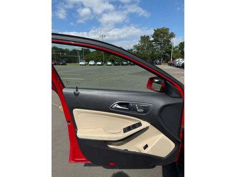 Used 2019 Mercedes-Benz GLA 250 4MATIC image 9