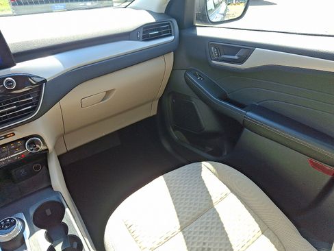 Certified 2022 Ford Escape SE w/ Convenience Package image 16