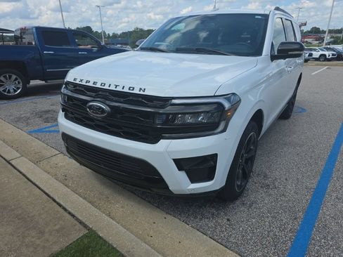 Used 2024 Ford Expedition Limited RWD image 4