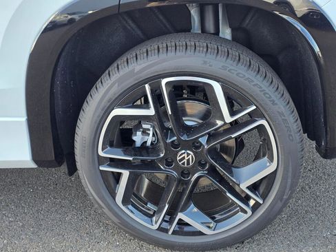 New 2026 Volkswagen Tiguan SEL R-Line image 11