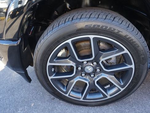 Used 2019 RAM 1500 Laramie AWD/4WD image 12