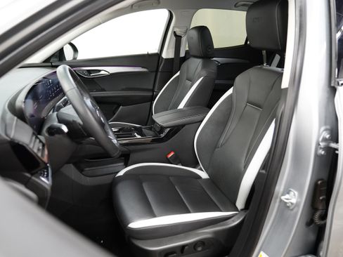 Used 2025 Buick Envision Sport Touring image 4