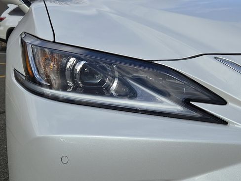 Used 2023 Lexus ES 350 w/ Premium Package image 10