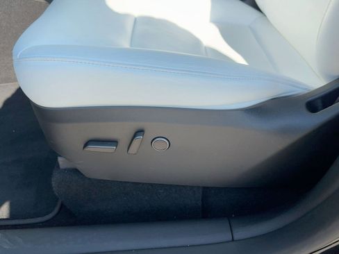 Used 2025 Tesla Model Y Performance image 14