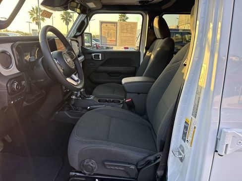 Certified 2025 Jeep Wrangler Unlimited Sahara AWD/4WD image 15