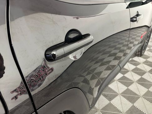 Used 2018 Jeep Renegade Trailhawk w/ Cold Weather Group II image 29