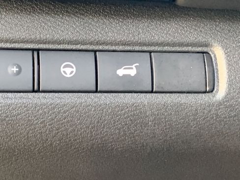 Used 2025 Nissan Pathfinder SV image 24