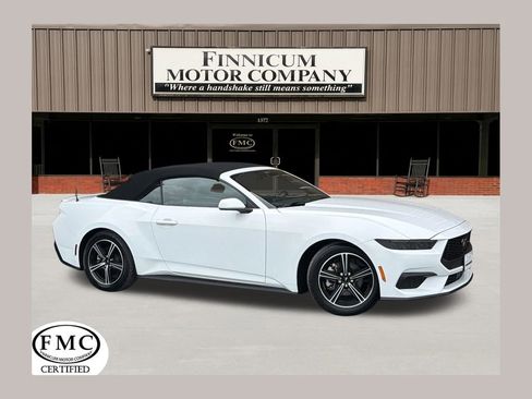 Used 2025 Ford Mustang Premium RWD image 1