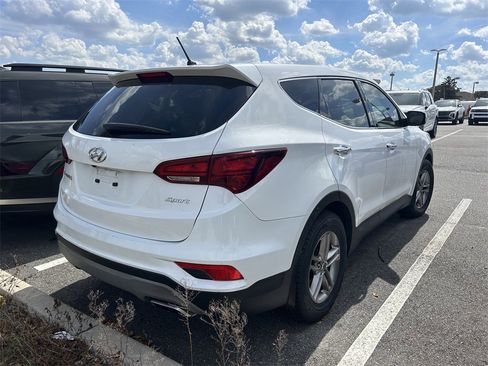 Used 2018 Hyundai Santa Fe Sport image 2