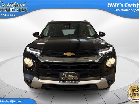Used 2021 Chevrolet TrailBlazer LT w/ Convenience Package FWD image 2