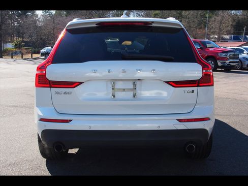 Used 2019 Volvo XC60 T6 Momentum w/ Premium Package image 4