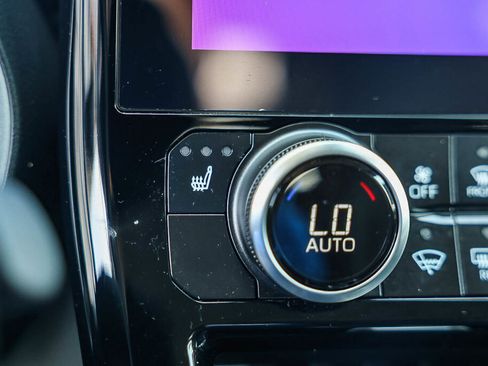 Certified 2025 Toyota Highlander XLE FWD image 17