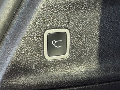 Certified 2025 Chrysler Pacifica Select image 36