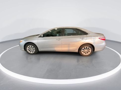 Used 2016 Toyota Camry LE FWD image 5