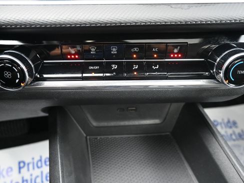 Used 2025 Chevrolet Equinox LT w/ Safety and Technology Package FWD image 16