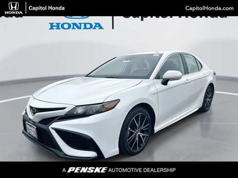 Used 2023 Toyota Camry SE image 1