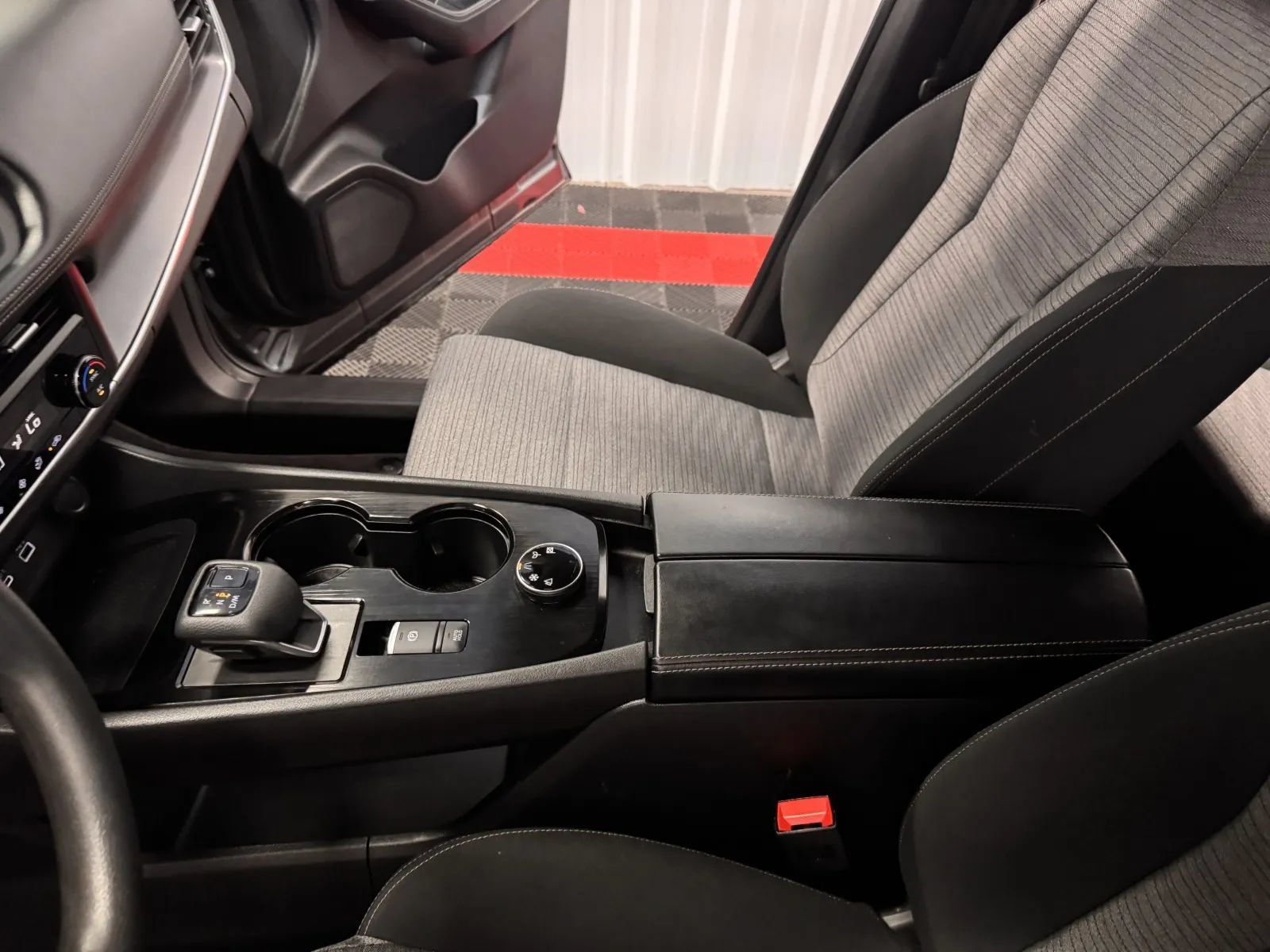 Used 2023 Nissan Rogue SV AWD/4WD image 31
