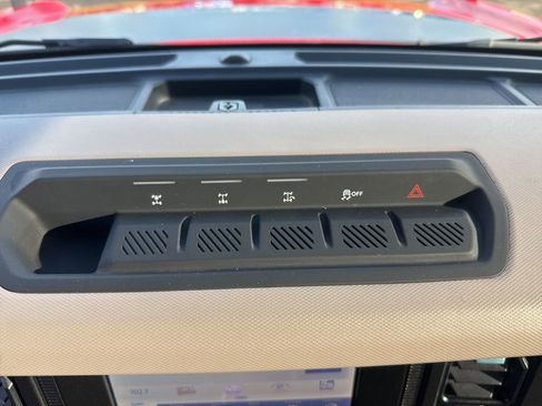 Used 2022 Ford Bronco Wildtrak image 38