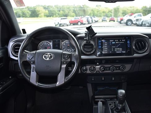 Used 2016 Toyota Tacoma TRD Off-Road w/ Towing Package AWD/4WD image 17