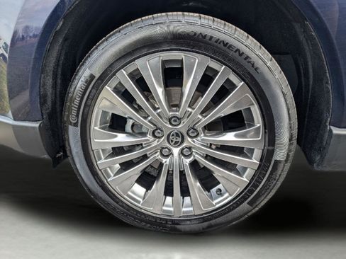 Used 2023 Toyota Venza Limited image 7