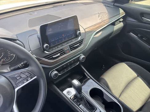 Used 2023 Nissan Altima 2.5 SV FWD image 19