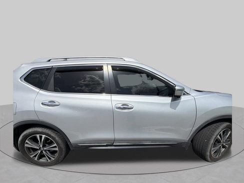 Used 2018 Nissan Rogue SL FWD image 2