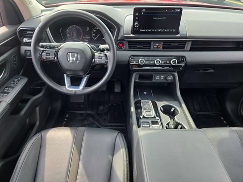 Used 2024 Honda Pilot Touring image 29