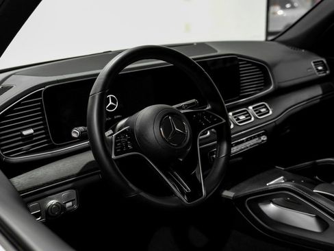 Used 2024 Mercedes-Benz GLS 450 4MATIC image 15