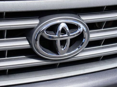 Used 2010 Toyota Highlander 4WD image 30