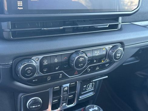 Certified 2025 Jeep Wrangler Unlimited Rubicon image 29