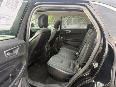 Used 2018 Ford Edge Titanium w/ Equipment Group 301A AWD/4WD image 32