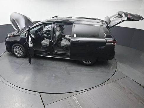 Used 2026 Toyota Sienna XLE AWD/4WD image 53
