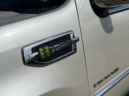 Used 2011 Cadillac Escalade 4WD Hybrid image 24