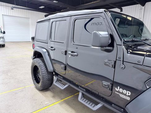 Used 2018 Jeep Wrangler Unlimited Sport AWD/4WD image 19